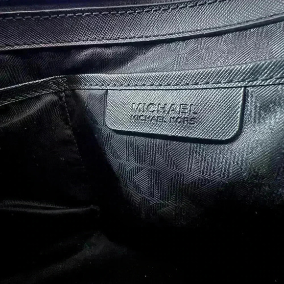 MICHAEL KORS CINDY BLACK SAFFIANO LARGE SATCHEL DOME ESSENTIAL BAG - Picture 7 of 7